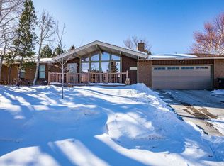 820 Easy Cir, Green River, WY 82935