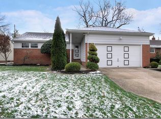 4868 S Sedgewick Rd, Lyndhurst, OH 44124