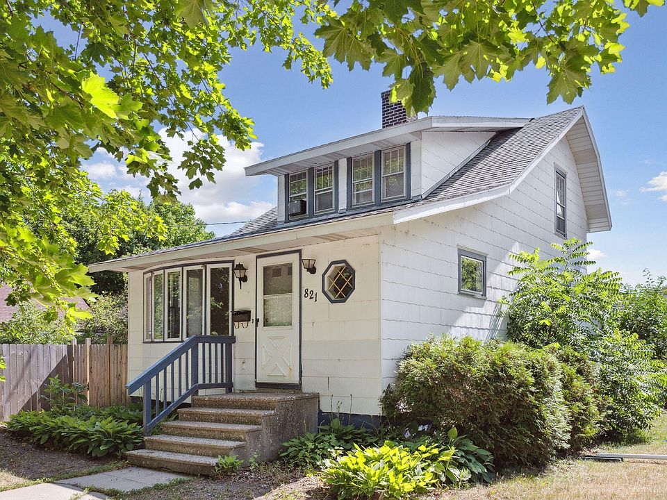 1st image of 821 8th Ave N