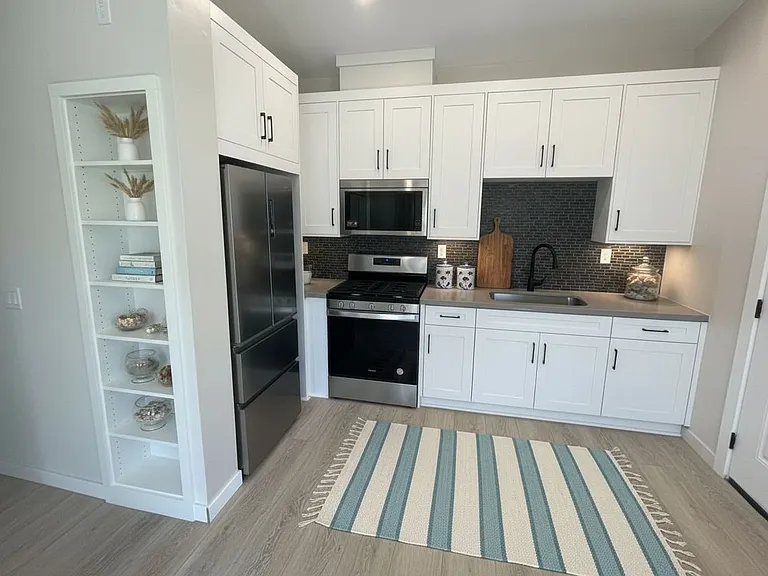 704 I St — Photo 4
