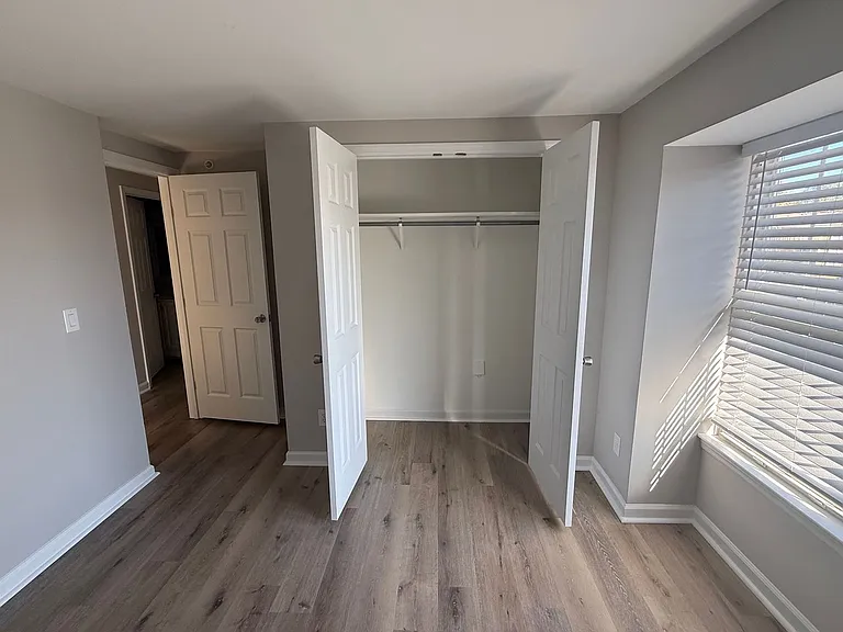 1604 Arlyn Cir #J — Photo 15