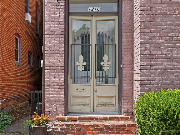 2nd image of 1216 S Floyd St
