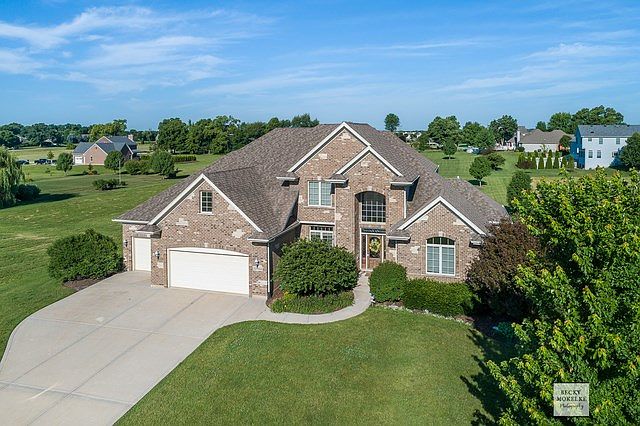 ~Welcome to 11933 Andrew Street located in the desirable Schaefer Woods North~