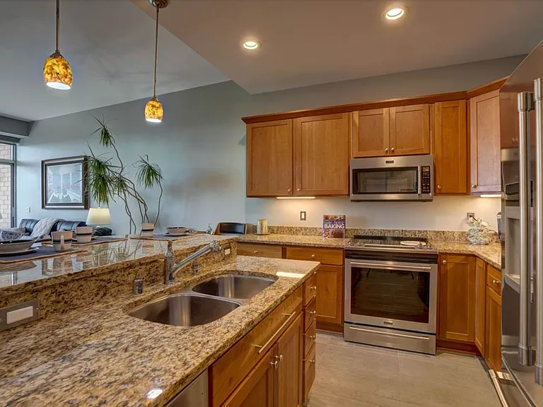 625 N Segoe Rd — Photo 5