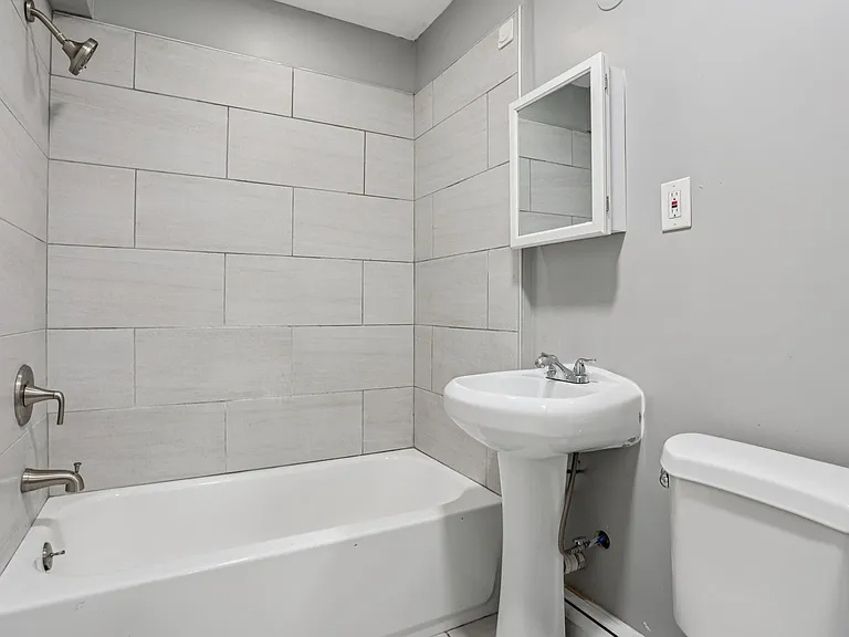 Mandela Apartments — Photo 11