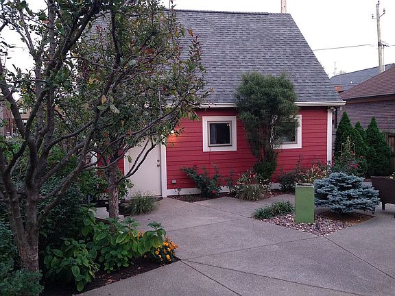 2 1/2 Car Garage