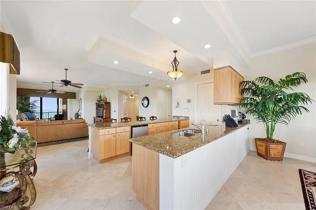 3 bed, 3.5 bath, 3252 sqft, $22,000 — Photo 4