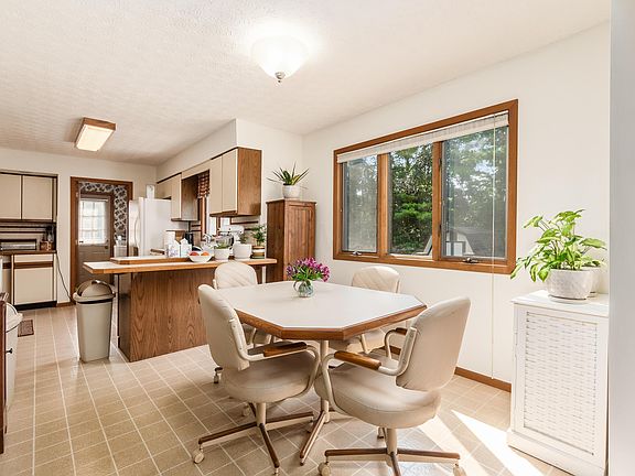 5th image of 2837 Buxton Ln