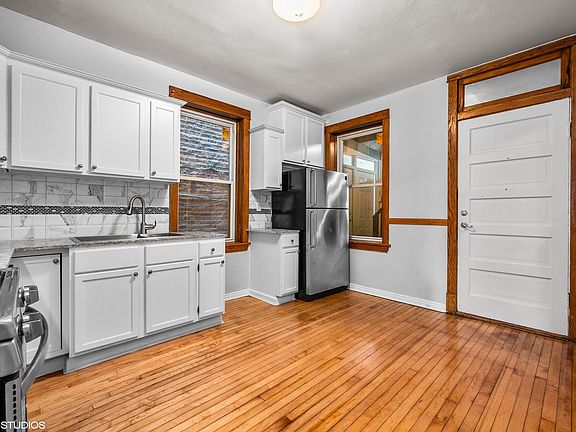 5th image of 3040 N Albany Ave