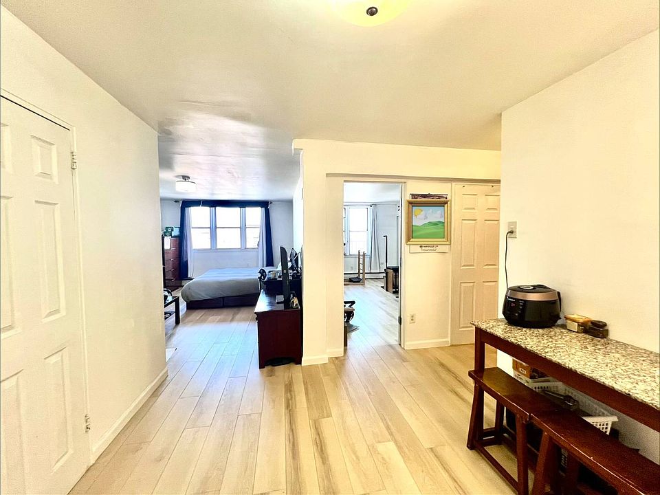 1st image of 3420 Parsons Blvd APT 6