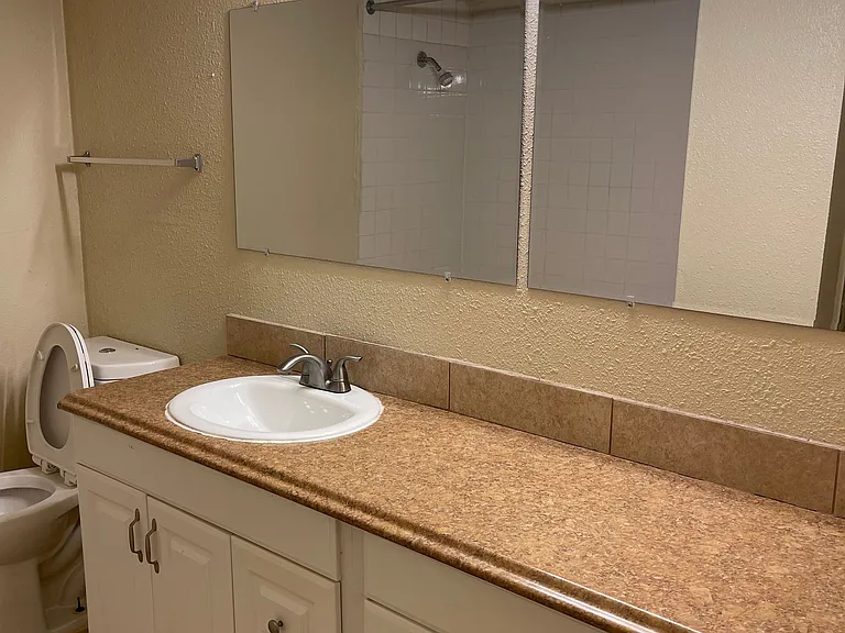 Marbach Manor Apartments — Photo 41
