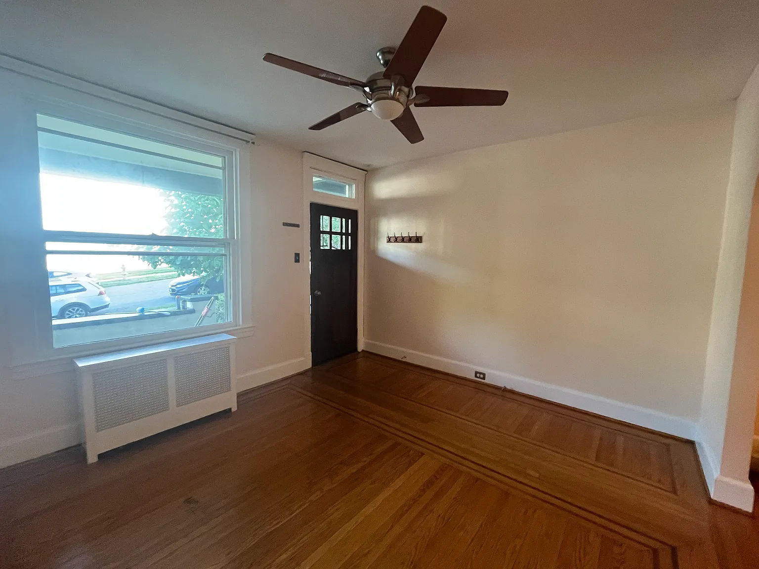 915 W 33rd Street — Photo 3