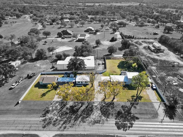 1060 E Reno Rd, Azle, TX 76020