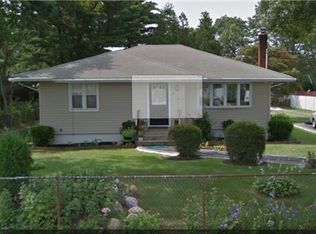 86 Pear St, Brentwood, NY 11717