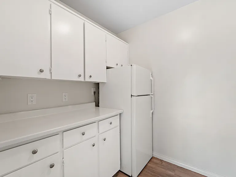 3461 Peter St — Photo 12