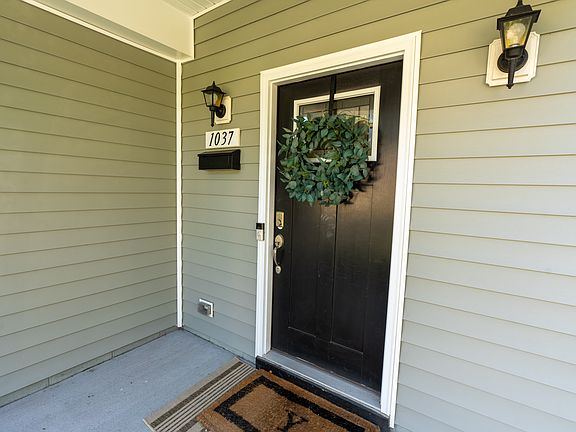 3rd image of 1037 Warwick Ave