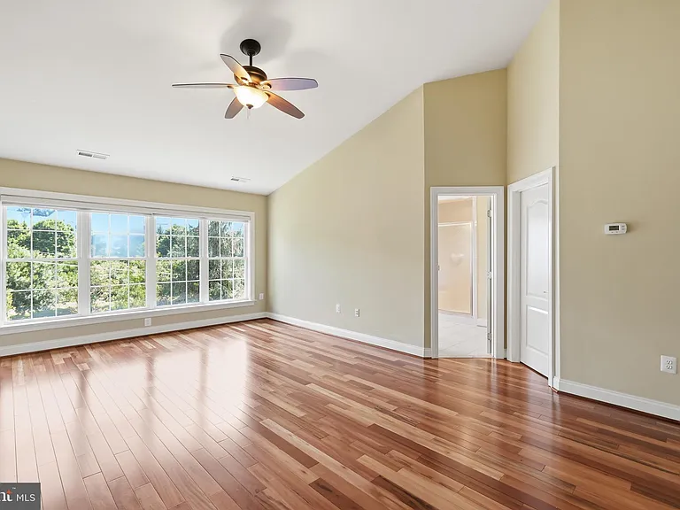 6403 Velliety Ln — Photo 32