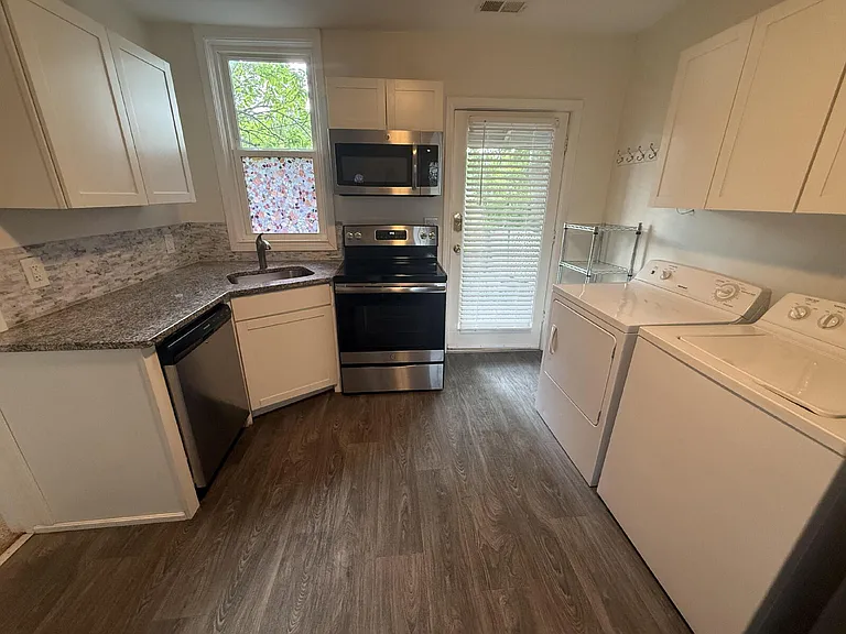 916 Schiller Ct — Photo 18