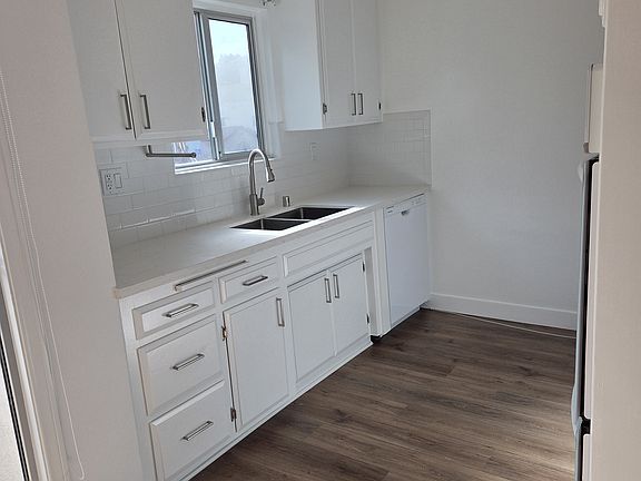 4th image of 1047 S Shenandoah St #207