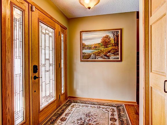 3rd image of 499 Lois Ln