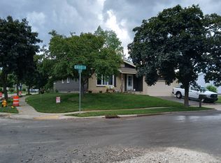 1501 David Ln, Waukesha, WI 53189