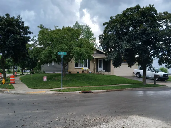 1501 David Ln, Waukesha, WI 53189