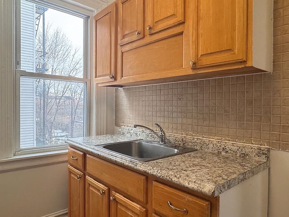 1st image of 318 Randolph Ave #1