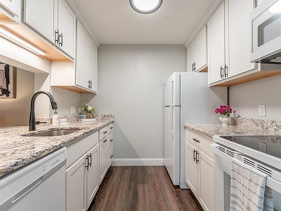 4th image of 106 Eastern Avenue #204