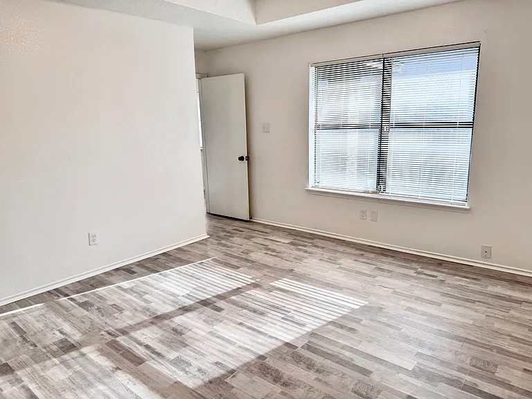 4621 Sausalito Dr — Photo 17