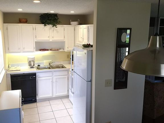 2nd image of 77 Royal Oak Dr
