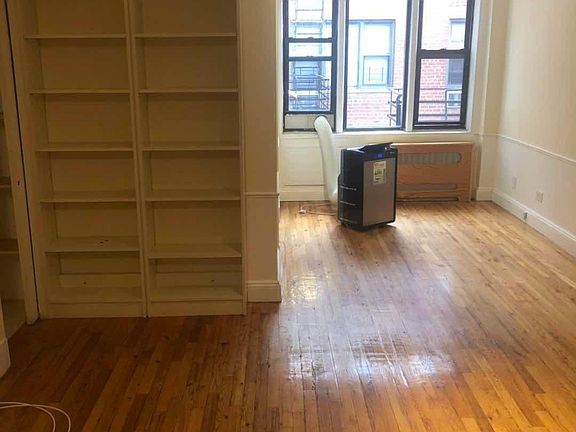 2nd image of 8330 Vietor Ave