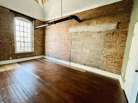 5th image of 2111 Post Office St APT 4