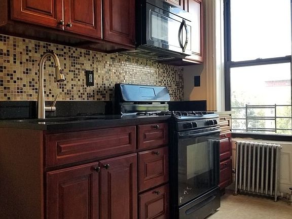 4th image of 79 Bainbridge St #3