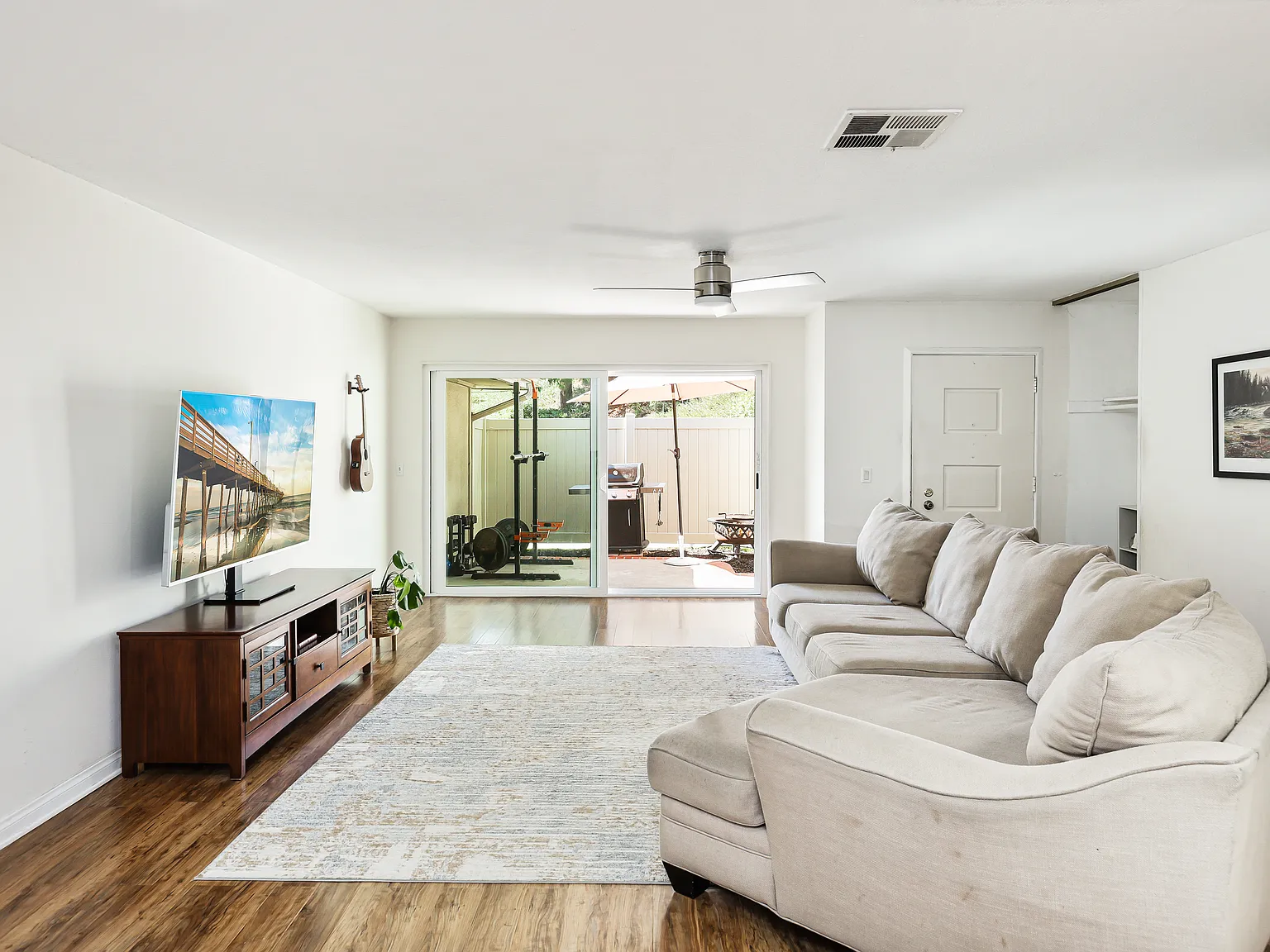 3 bed, 1240 sqft, $3,950 — Photo 1