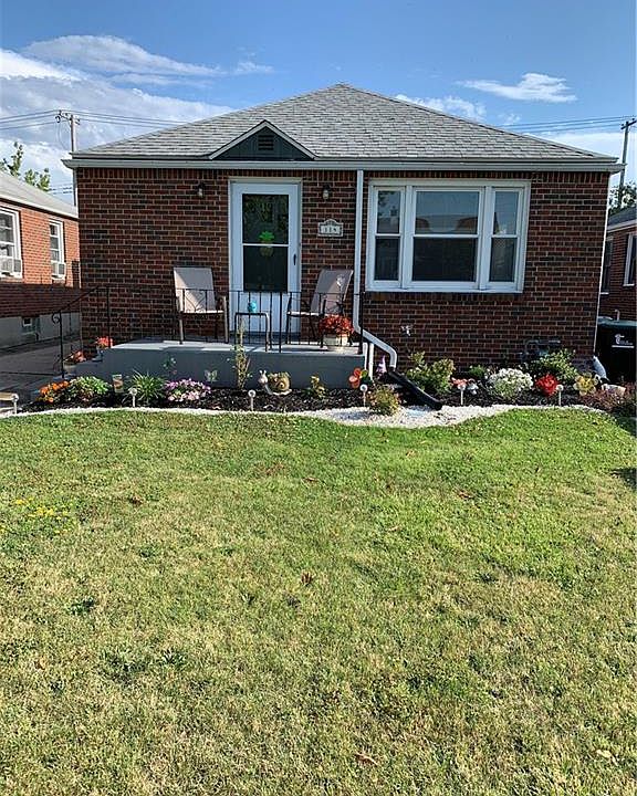 1st image of 114 Waverly Ave