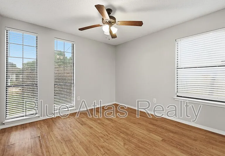 6526 Aires Dr — Photo 10