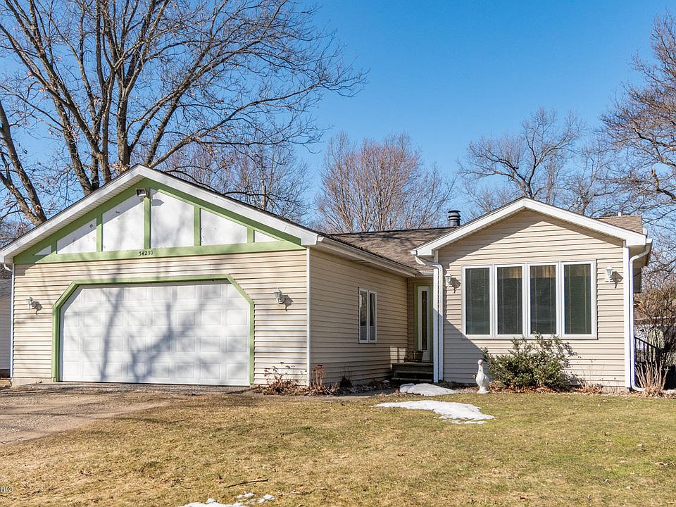 1st image of 34250 Bond Dr