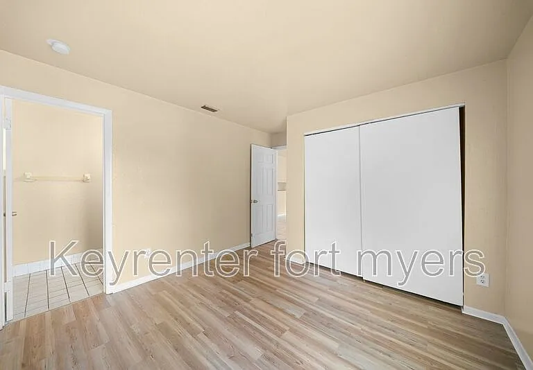 5447 10th Ave — Photo 12