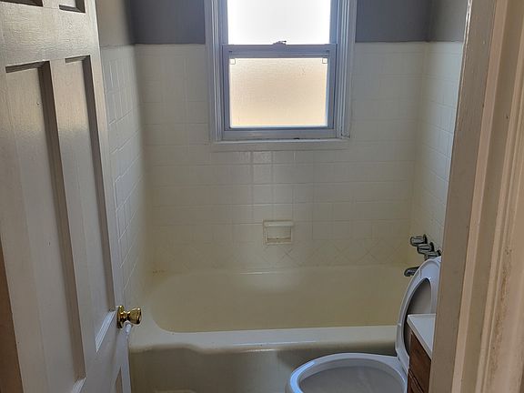 3rd image of 5611 Gatesworth Ave