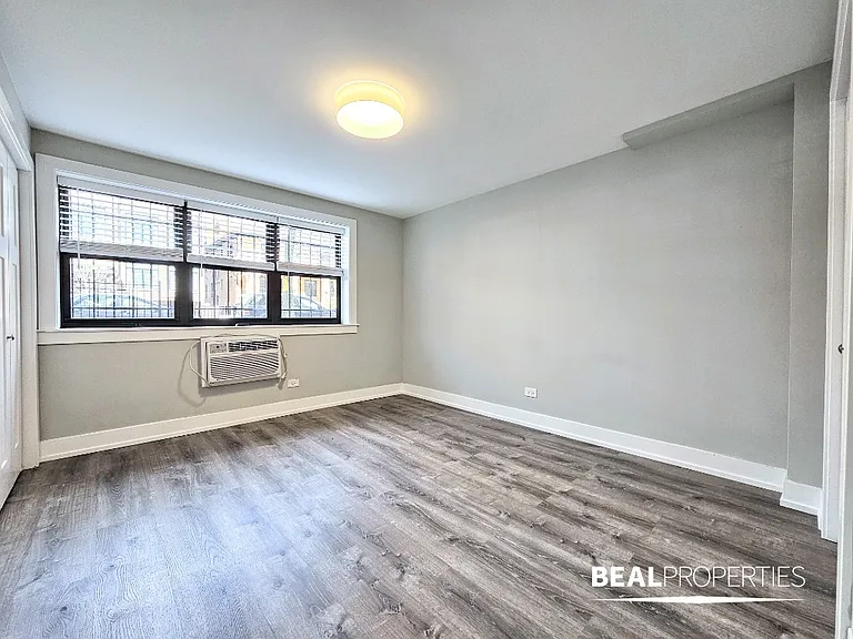 445 W Barry — Photo 105