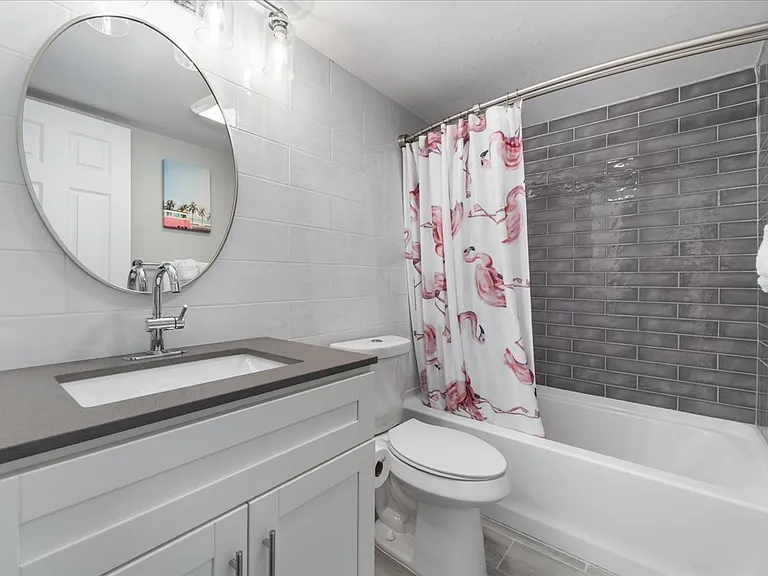 610 SW 47th Ter #4 — Photo 19