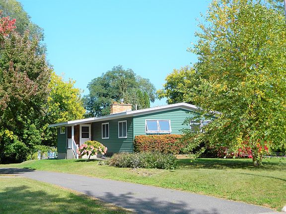 3rd image of 116 Saint George Ave W