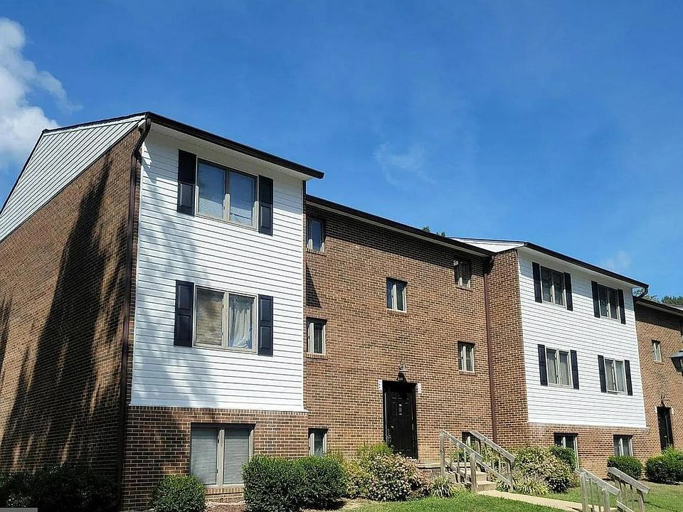 1st image of 20220 Gloucester Ct #A3