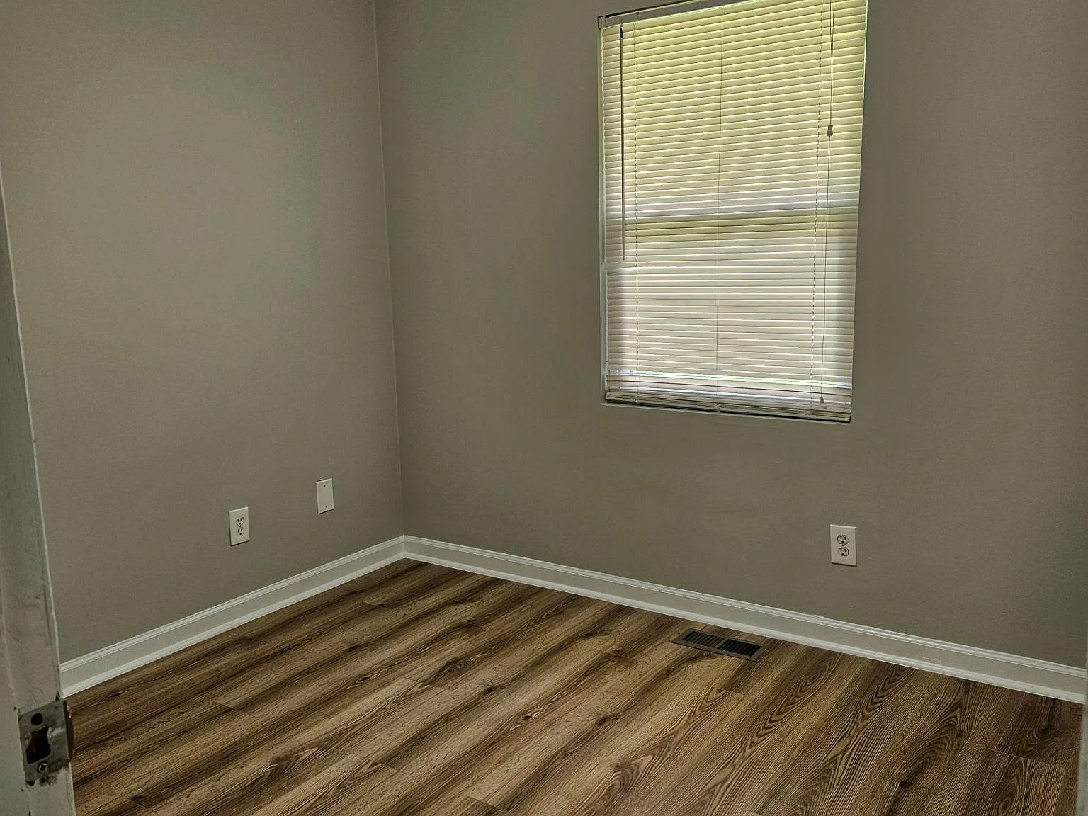 3 bed, 1040 sqft, $1,700 — Photo 2