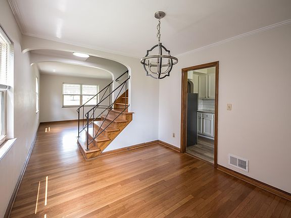 5th image of 1576 Grandview Ave