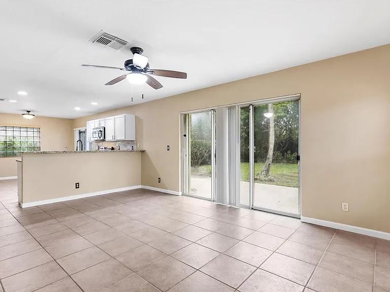 1533 Rialto Dr — Photo 5