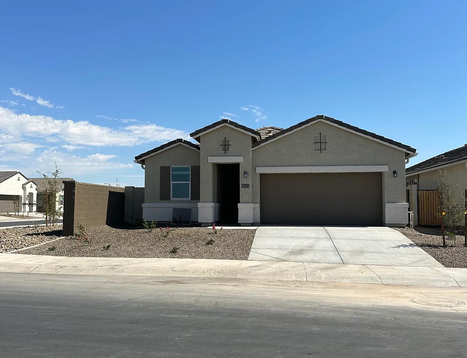 3 bed, 2.0 bath, 1886 sqft, $2,350 — Photo 1
