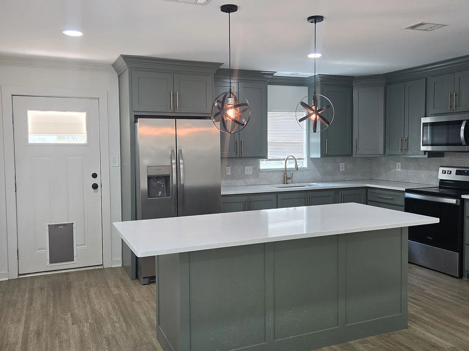 3 bed, 1142 sqft, $1,600 — Photo 4