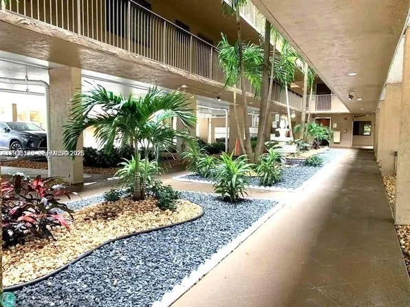 8020 Hampton Blvd APT 309, Pompano Beach, FL 33068