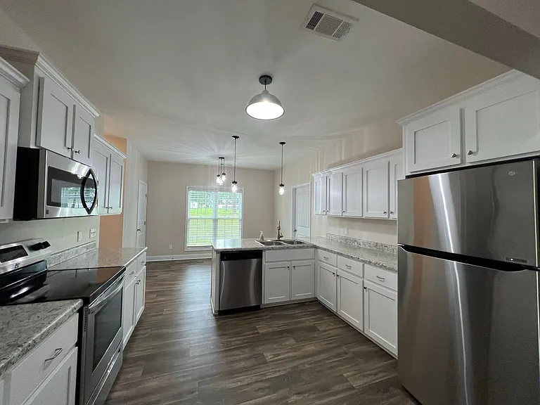 407 Tradewind Trl — Photo 4